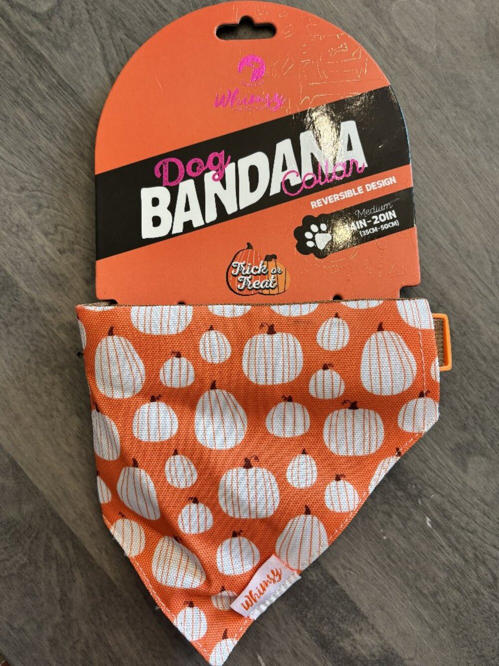 Dog collar with attached bandana.  Medium (14-20" Neck) NEW